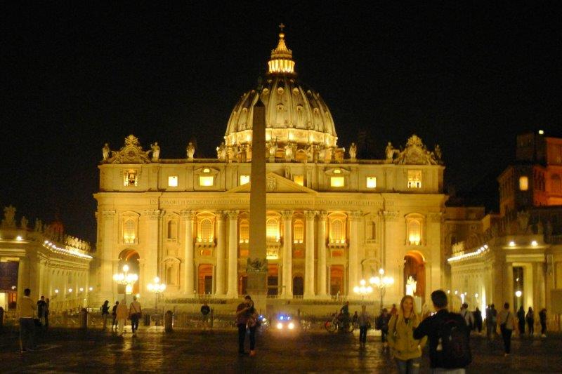 rome st peters at night