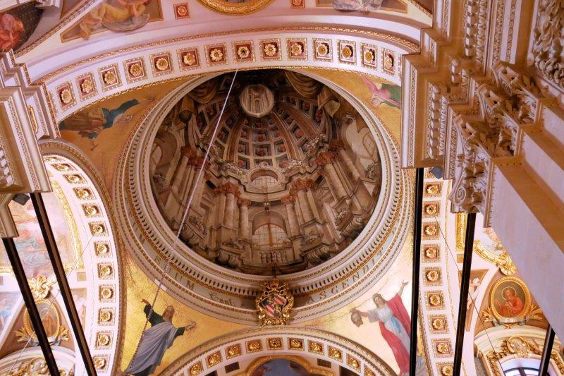 Fake dome in the cathedral